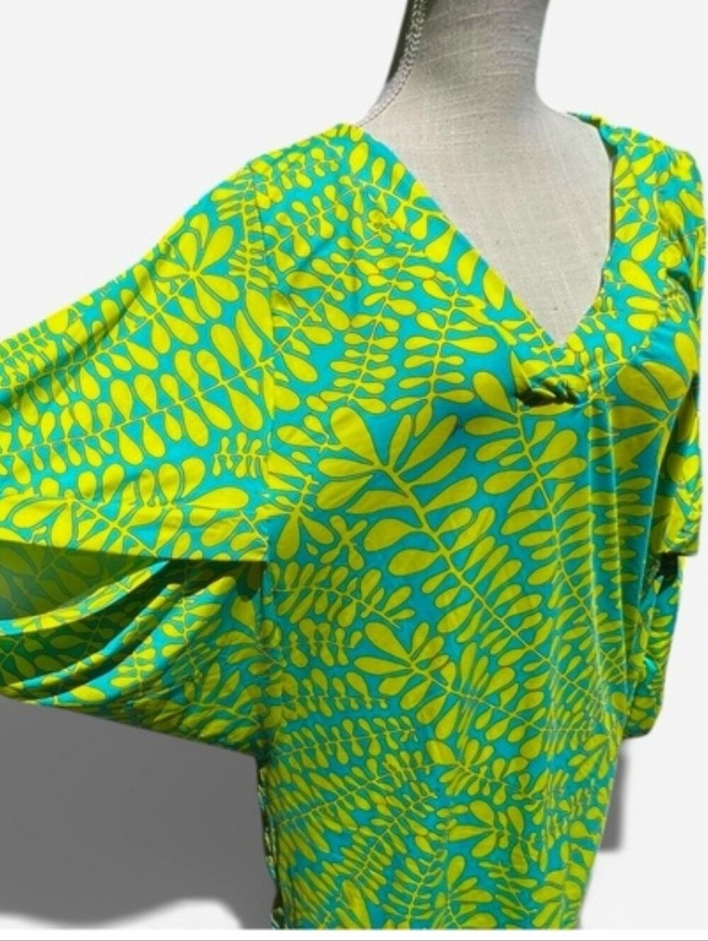 Trina Turk Trellis V-Neck Tunic Swim Cover-Up Dress Size Medium